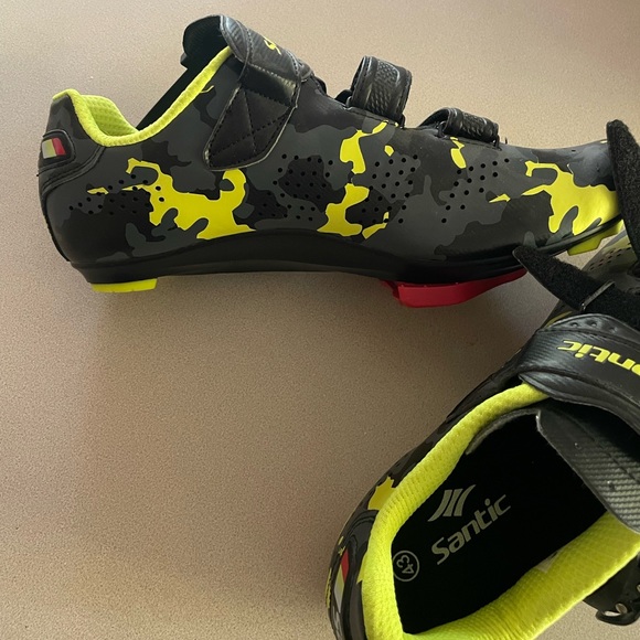 Clip in stationary bike shoes - Picture 1 of 3